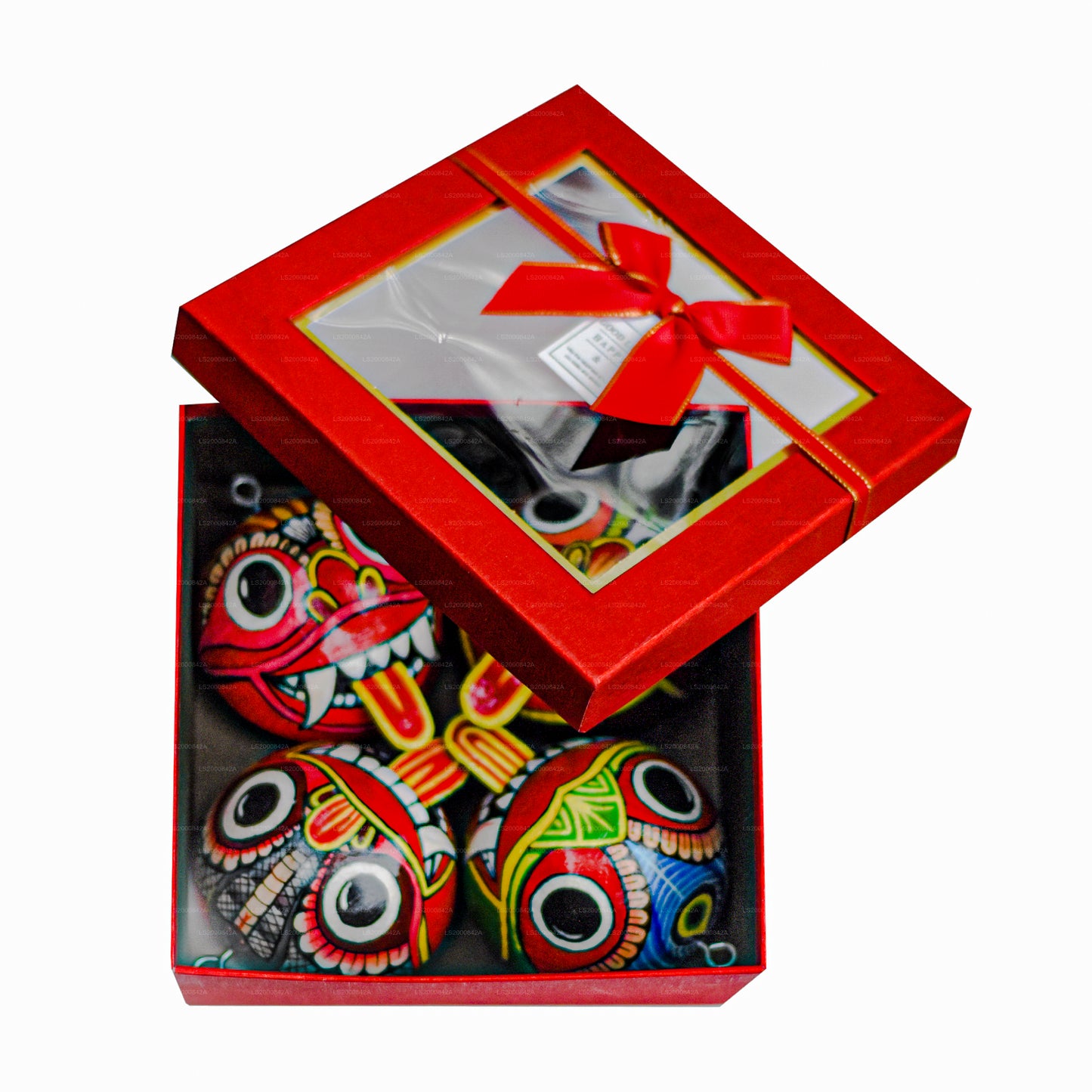 Традиционные шри-ланкийские маски ракши (маюра, мару, агни, нага), нарисованные на скорлупе кокосовых орехов (упаковка из 4 штук)