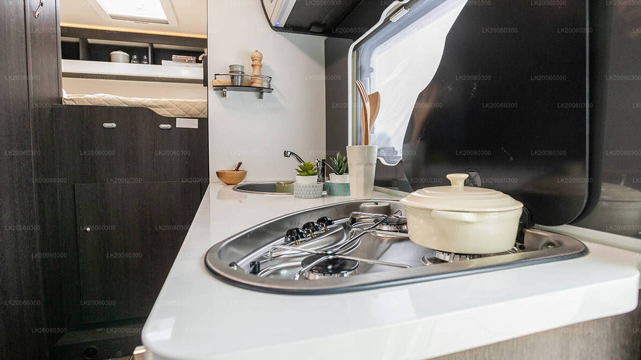 Аренда автодома с шофером (команда роллеров - Zefiro 690G)