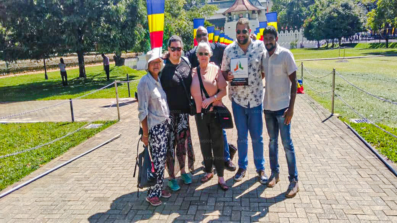 Частный трансфер из города Коггала в аэропорт Маттала (HRI)